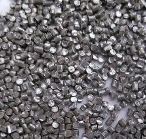 騰博機械磨料——鋼絲切丸-磨料簡介 騰博鋼絲切丸根據(jù)使用的鋼絲不同分為高碳鋼絲切丸和低碳鋼絲切丸。切成的鋼絲丸未經(jīng)鈍化處理，呈現(xiàn)···