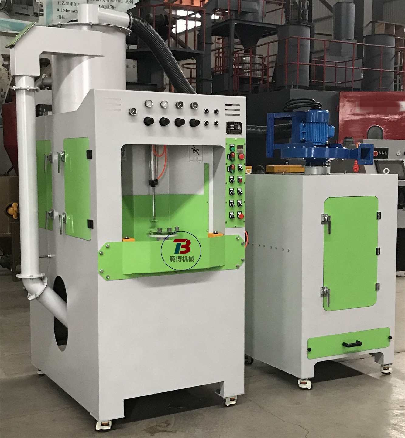 汽車密封件油封增強(qiáng)附著力自動(dòng)噴砂機(jī)-此機(jī)型用于汽車密封件油封表面增強(qiáng)附著力。主要技術(shù)參數(shù)：機(jī)器型號(hào)TBSA1014-2A工作倉尺寸1000*1100800mm類型···